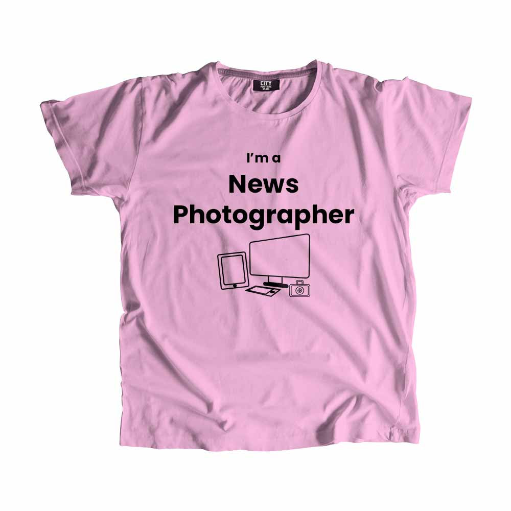 News Photographer Men Unisex T-Shirt (Light Pink)